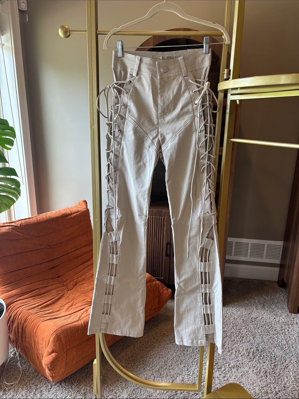 Maniere de Voir High-Rise Lace-Up Trousers